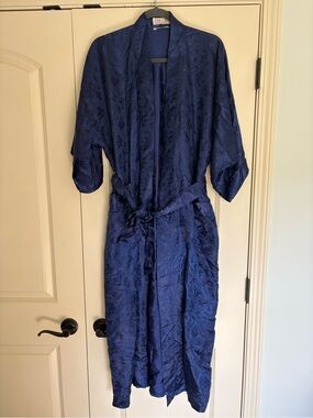 Longevity Hangzhou China Med. Blue Floral Kimono Vintage 100% Silk Jacquard Robe